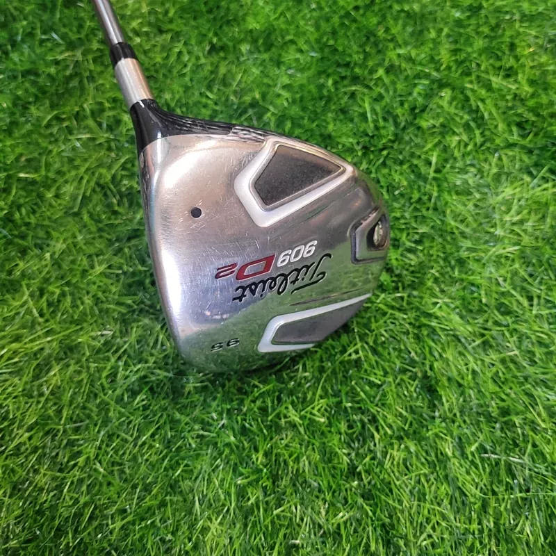 Titleist Driver / 909 D2 / 9.5 / R